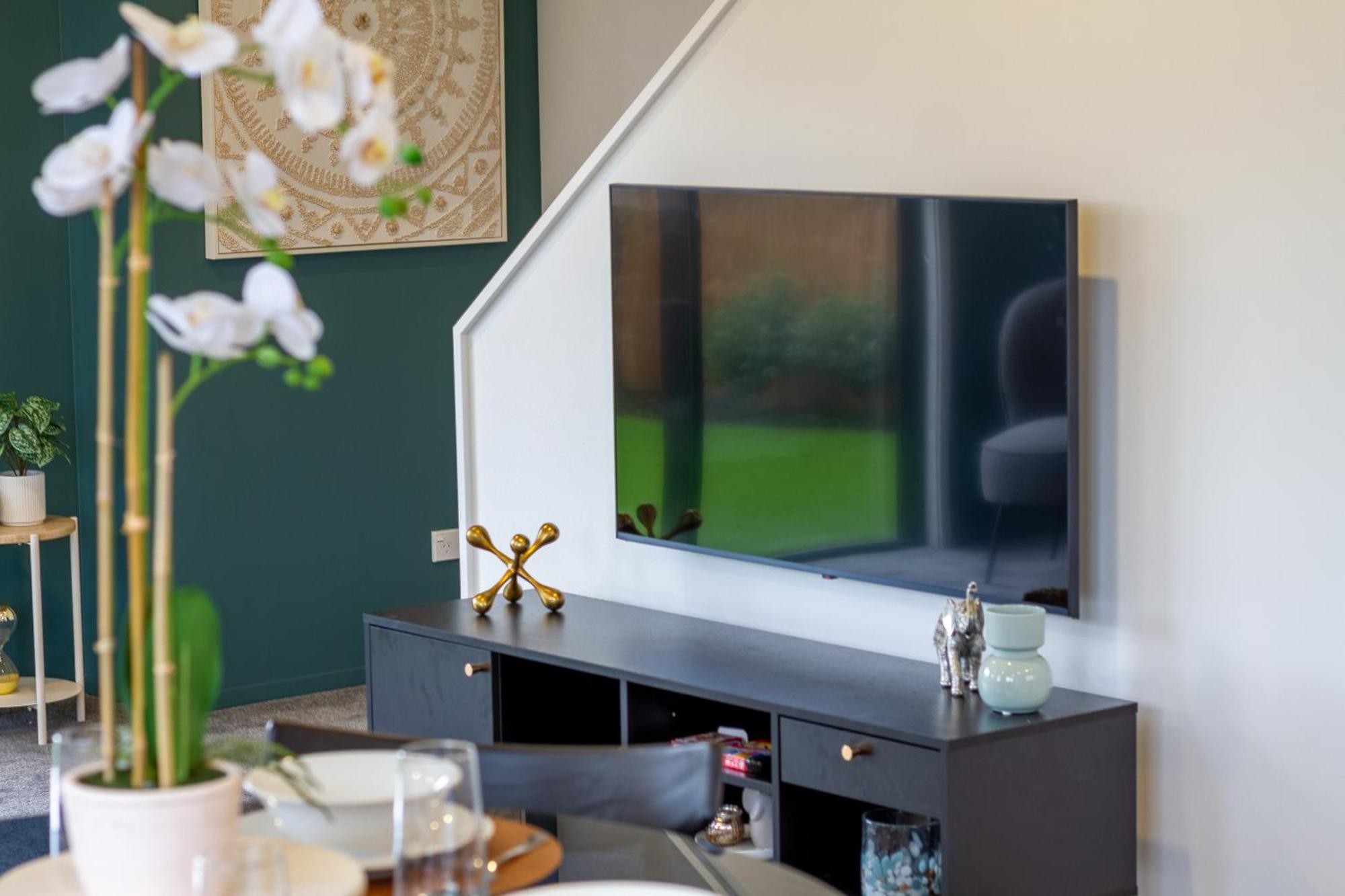 Serene Living 2 Bed With Carpark Christchurch Exteriör bild