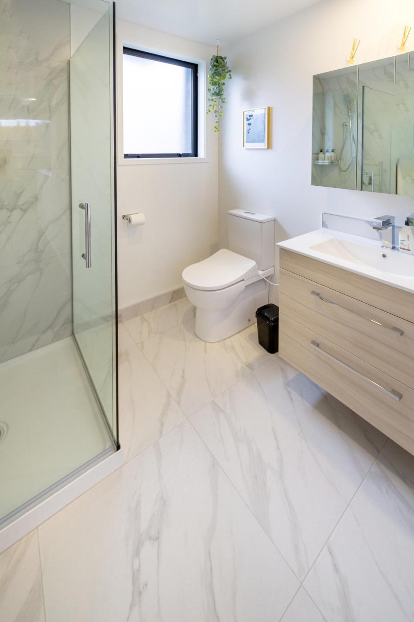 Serene Living 2 Bed With Carpark Christchurch Exteriör bild