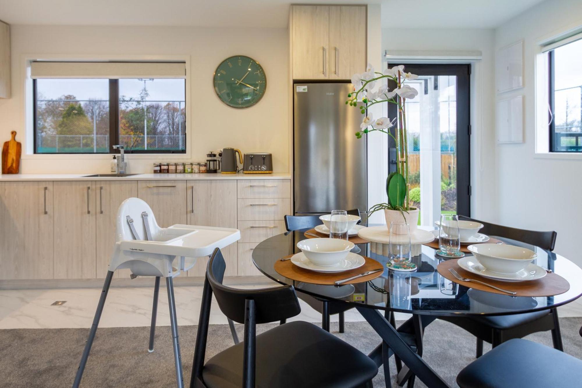 Serene Living 2 Bed With Carpark Christchurch Exteriör bild