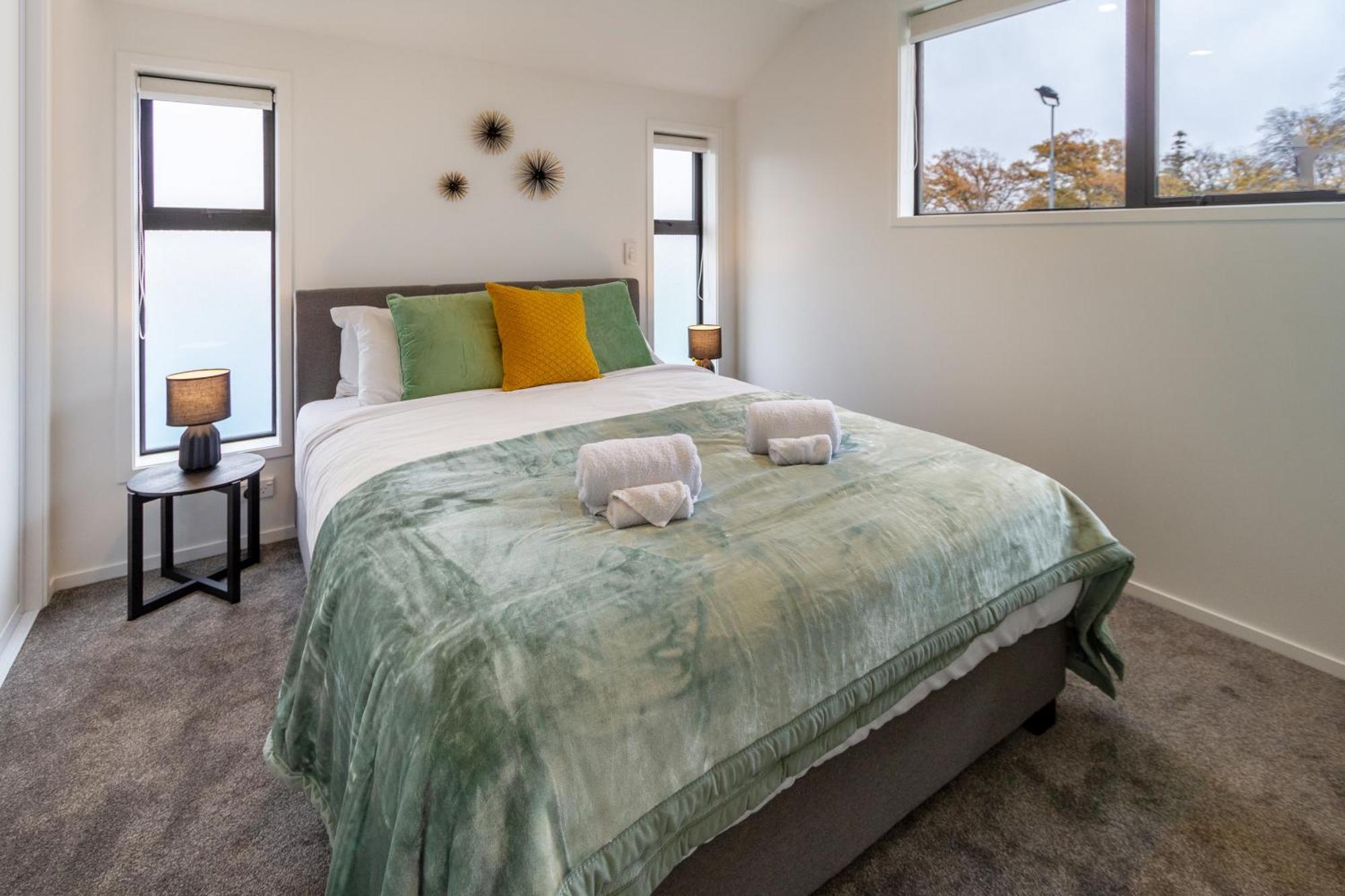 Serene Living 2 Bed With Carpark Christchurch Exteriör bild