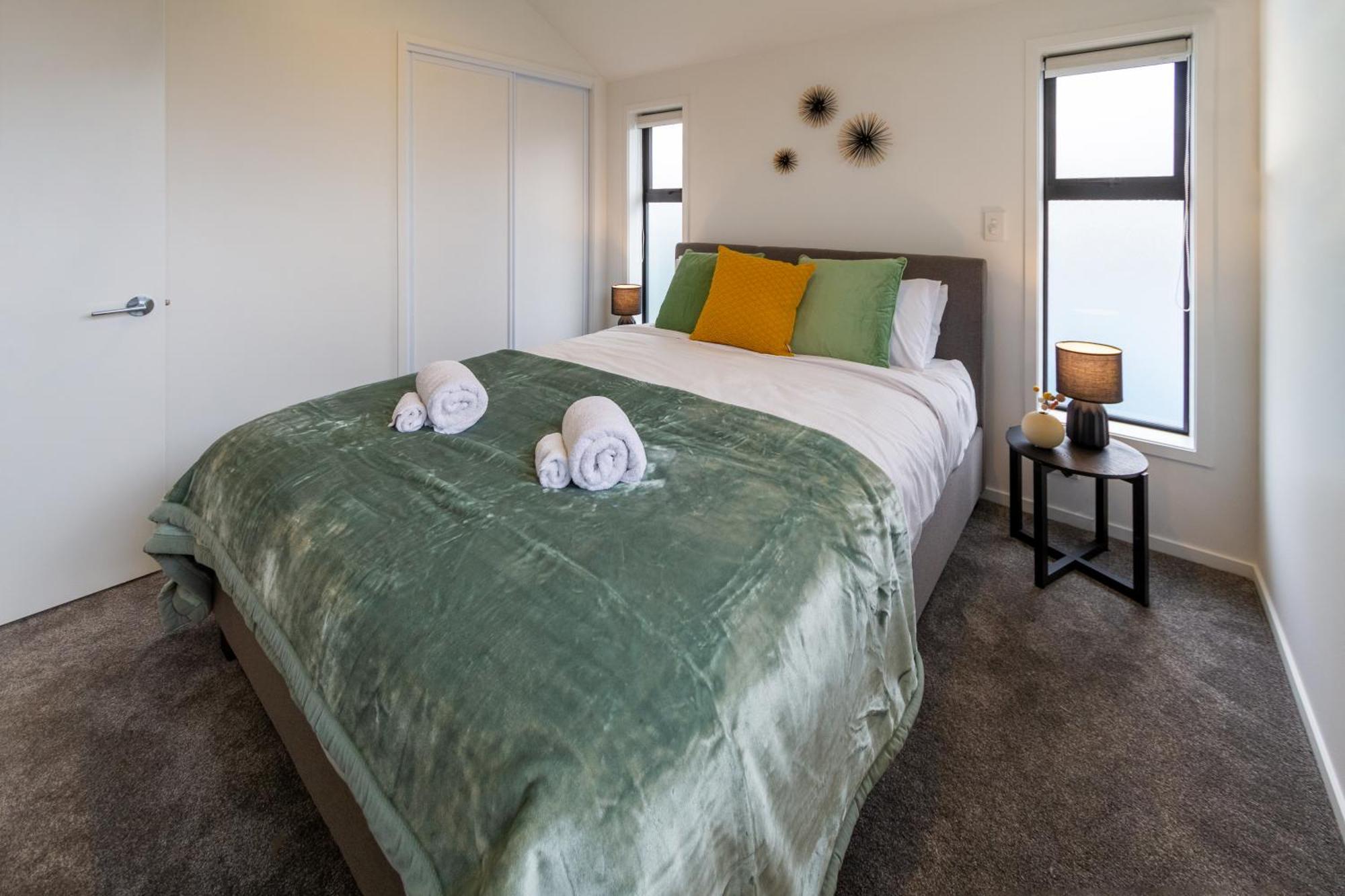 Serene Living 2 Bed With Carpark Christchurch Exteriör bild